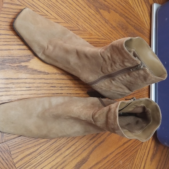 Nine West boots - Picture 2 of 3